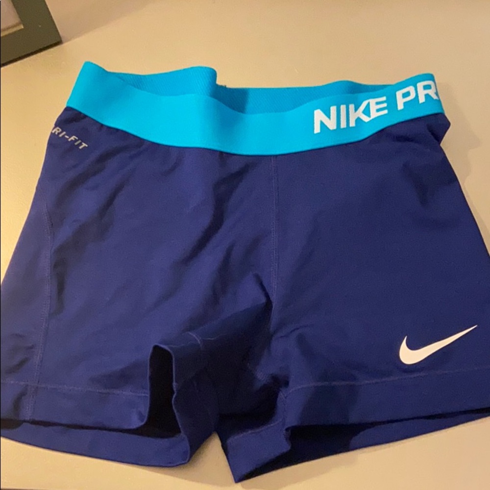 Nike pro spandex size small